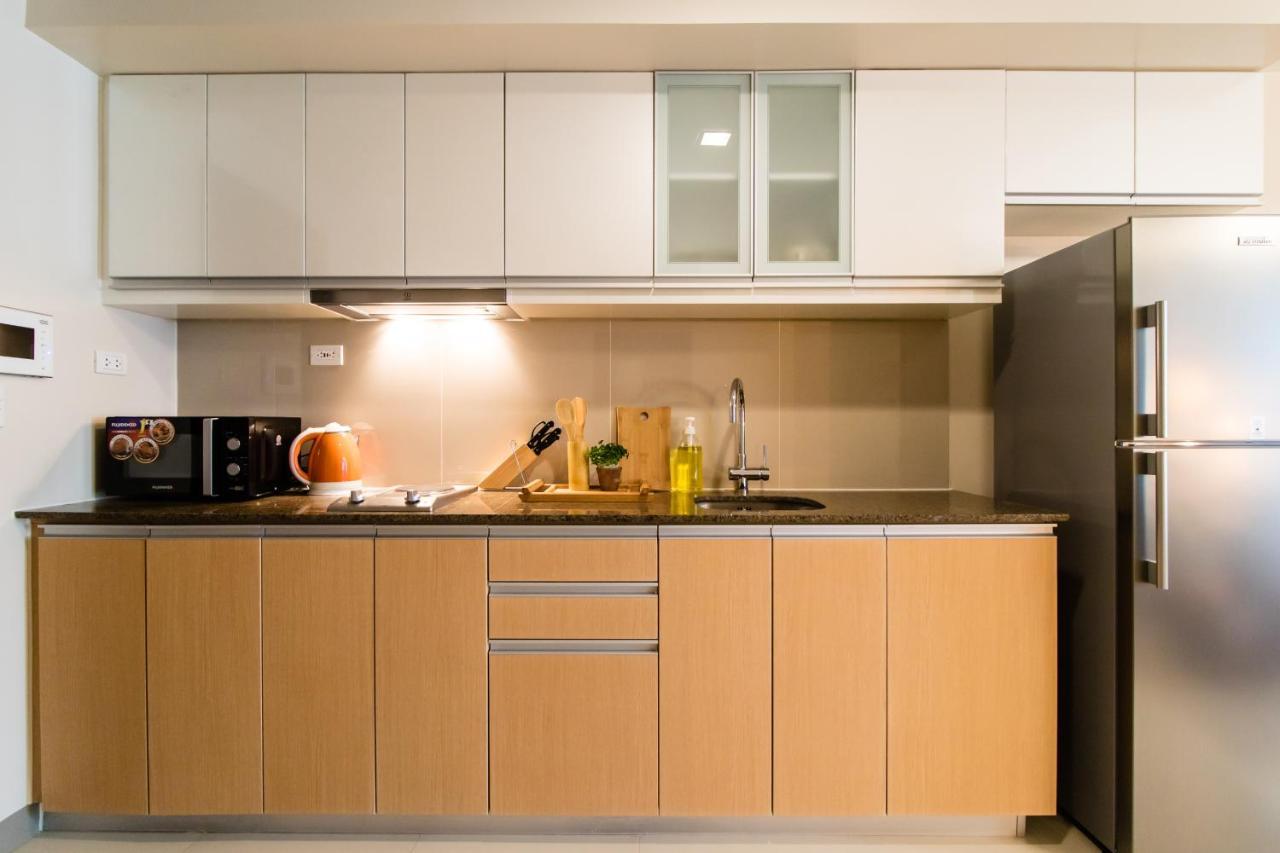 One Uptown Residence Bgc Pateros Exteriör bild